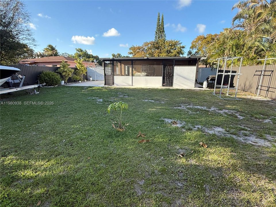 Activo con contrato: $400,000 (2 camas, 1 baños, 826 Pies cuadrados)