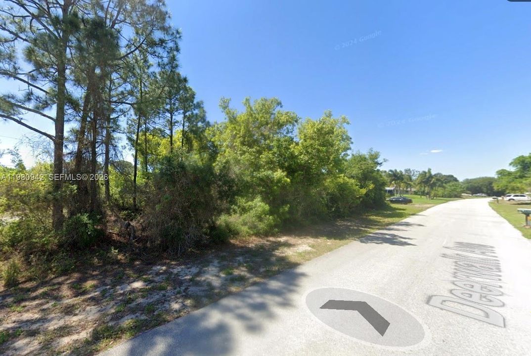 На продажу: $27,000 (0.46 acres)