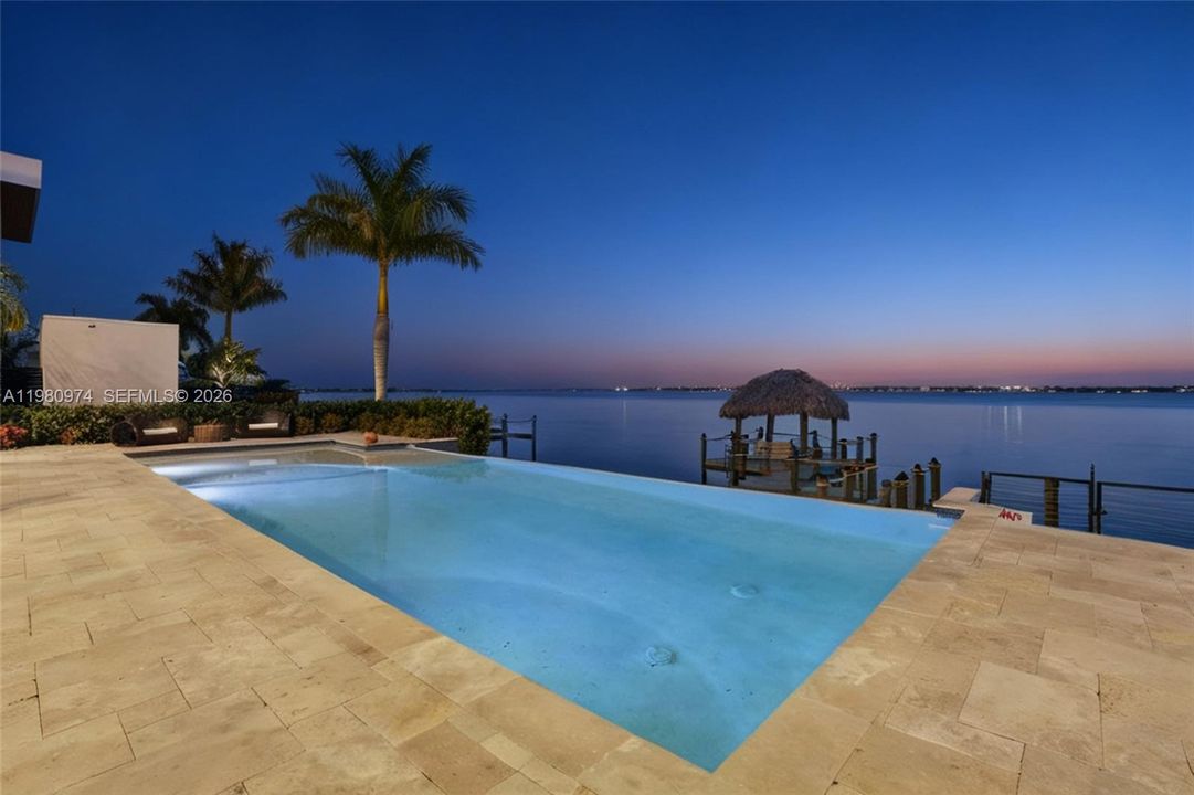 На продажу: $7,499,000 (6 спален, 6 ванн, 0 Квадратных фут)