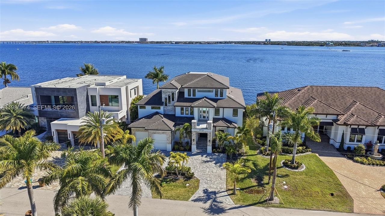 На продажу: $7,499,000 (6 спален, 6 ванн, 0 Квадратных фут)