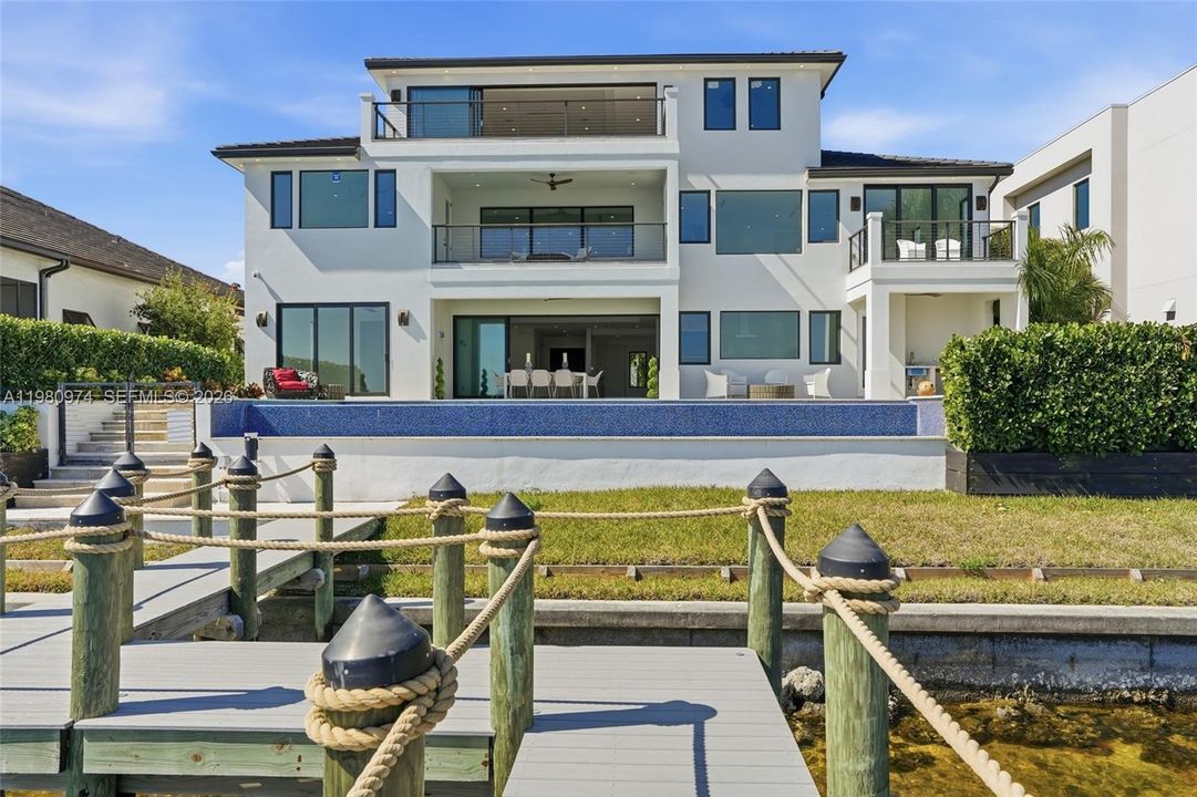 На продажу: $7,499,000 (6 спален, 6 ванн, 0 Квадратных фут)