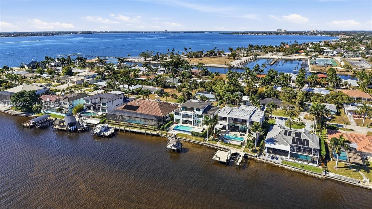 На продажу: $7,499,000 (6 спален, 6 ванн, 0 Квадратных фут)