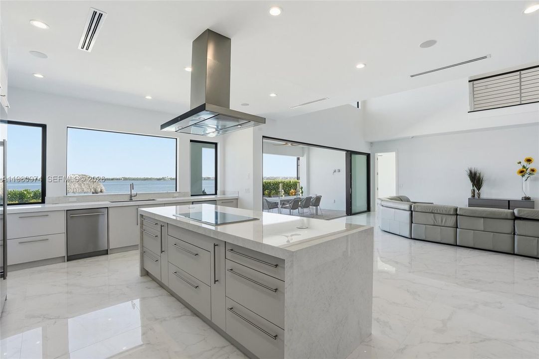 На продажу: $7,499,000 (6 спален, 6 ванн, 0 Квадратных фут)