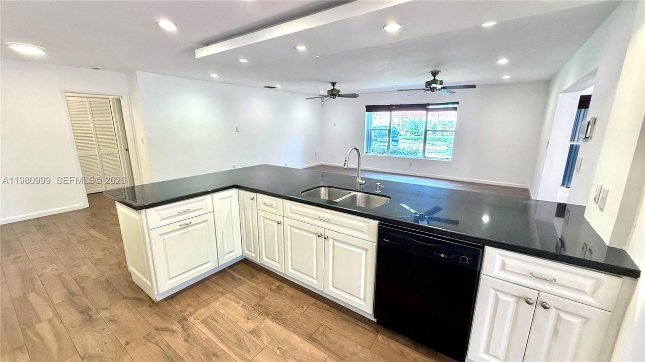 Activo con contrato: $1,795,000 (3 camas, 2 baños, 2247 Pies cuadrados)