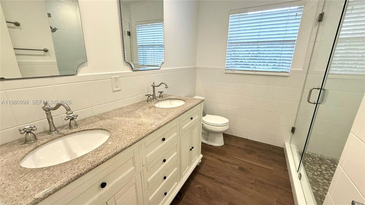 Activo con contrato: $1,795,000 (3 camas, 2 baños, 2247 Pies cuadrados)