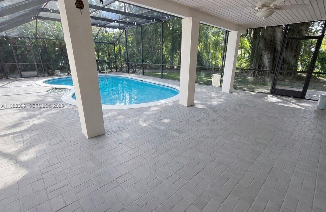 Activo con contrato: $1,795,000 (3 camas, 2 baños, 2247 Pies cuadrados)