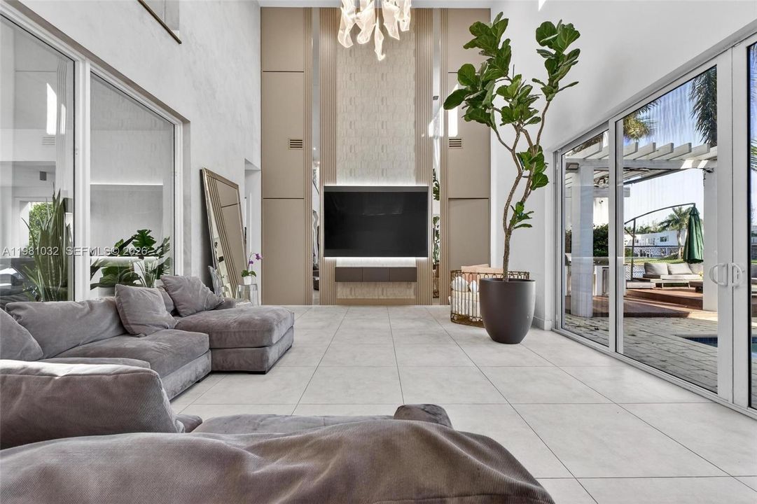 Recently Sold: $2,150,000 (6 beds, 7 baths, 4874 Square Feet)