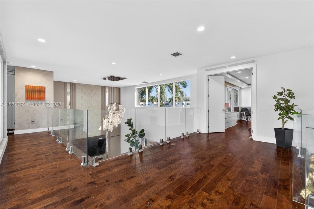 Recently Sold: $2,150,000 (6 beds, 7 baths, 4874 Square Feet)
