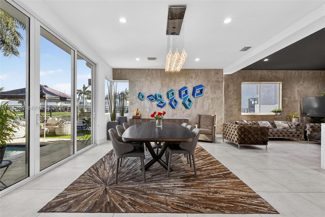 Recently Sold: $2,150,000 (6 beds, 7 baths, 4874 Square Feet)