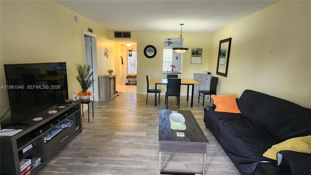 Activo con contrato: $89,900 (1 camas, 1 baños, 660 Pies cuadrados)