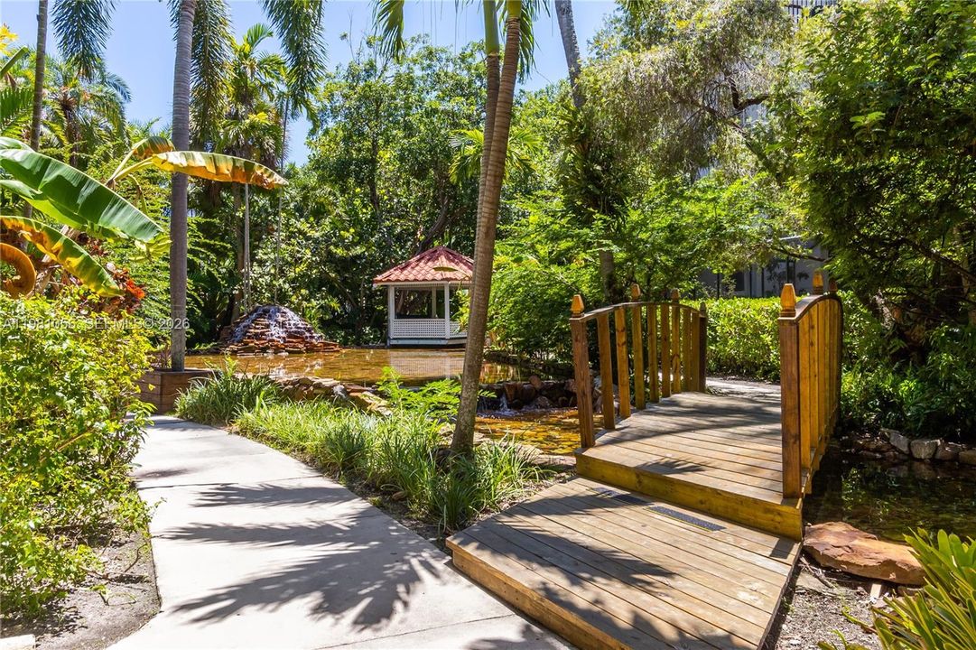 Active With Contract: $895,000 (2 beds, 2 baths, 1450 Square Feet)