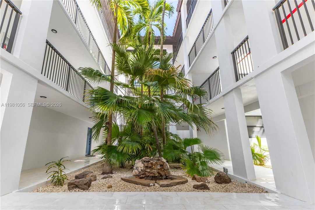 Active With Contract: $895,000 (2 beds, 2 baths, 1450 Square Feet)