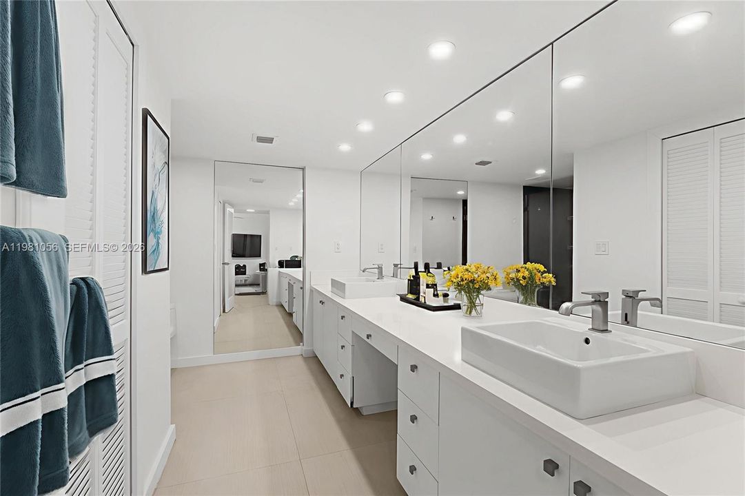 Active With Contract: $895,000 (2 beds, 2 baths, 1450 Square Feet)
