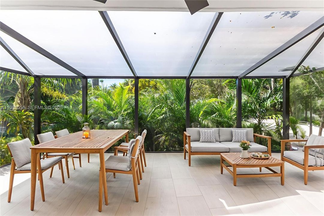 Active With Contract: $895,000 (2 beds, 2 baths, 1450 Square Feet)
