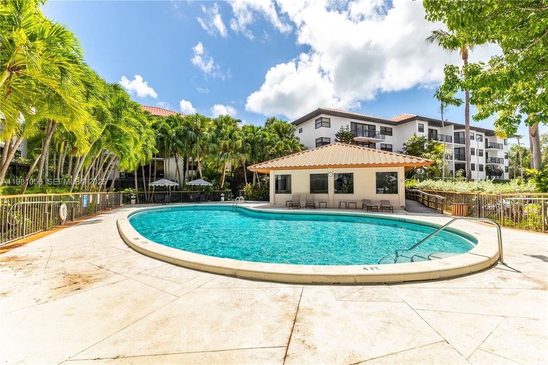 Active With Contract: $895,000 (2 beds, 2 baths, 1450 Square Feet)