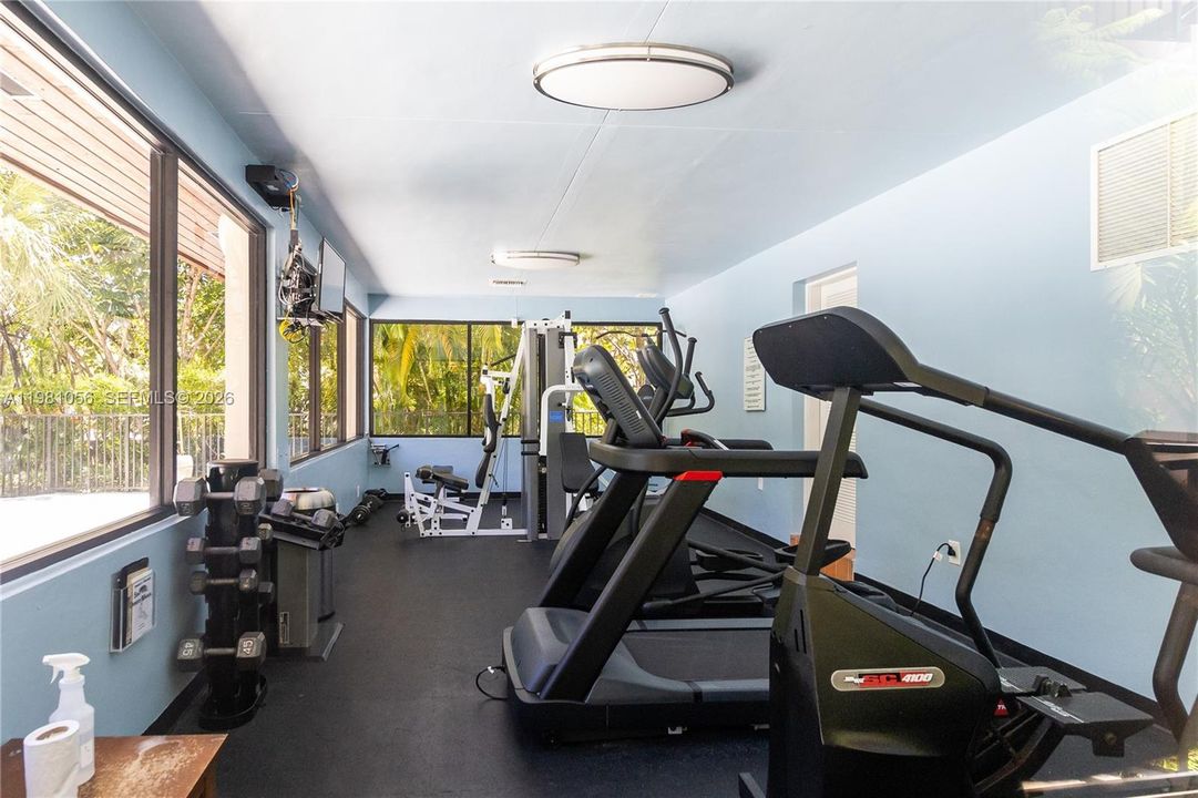 Active With Contract: $895,000 (2 beds, 2 baths, 1450 Square Feet)