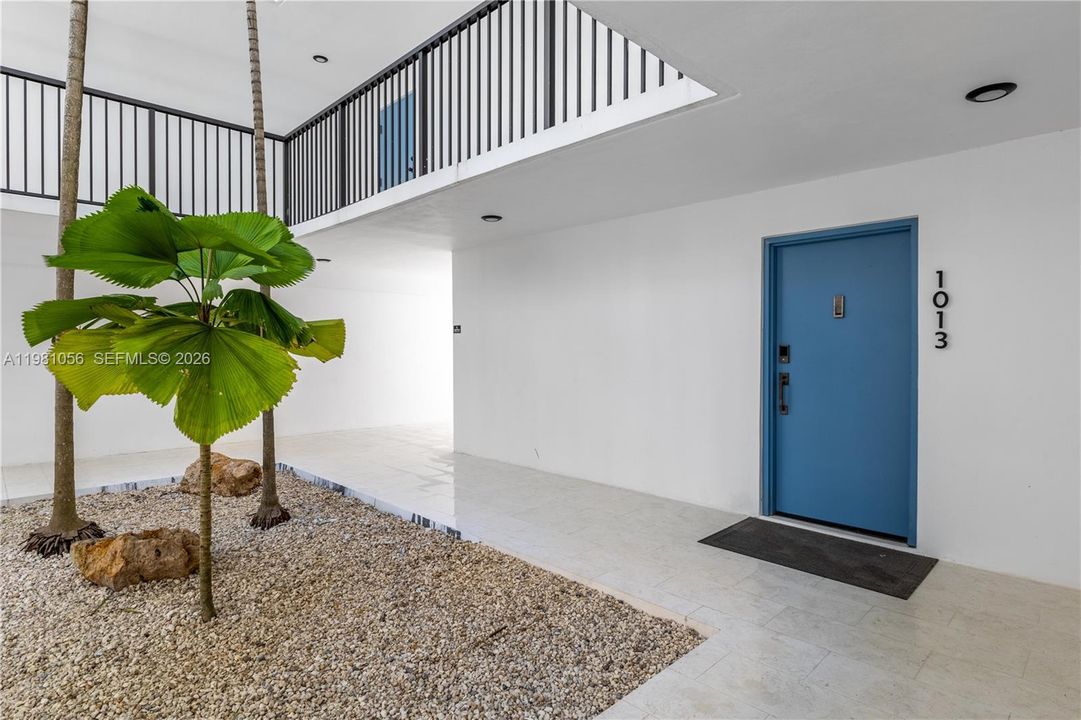Active With Contract: $895,000 (2 beds, 2 baths, 1450 Square Feet)