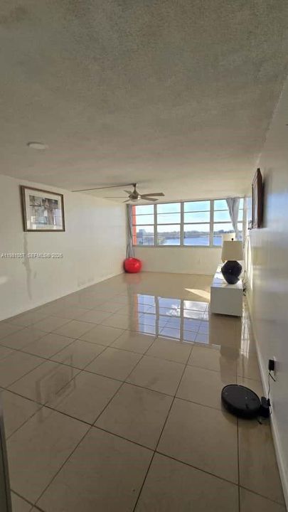 Activo con contrato: $154,000 (1 camas, 2 baños, 861 Pies cuadrados)