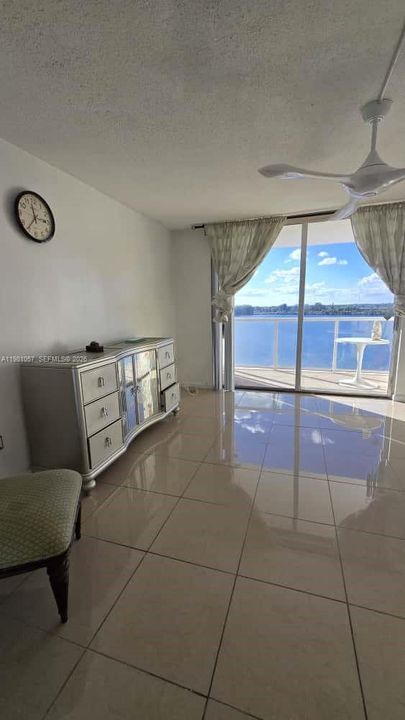 Activo con contrato: $154,000 (1 camas, 2 baños, 861 Pies cuadrados)
