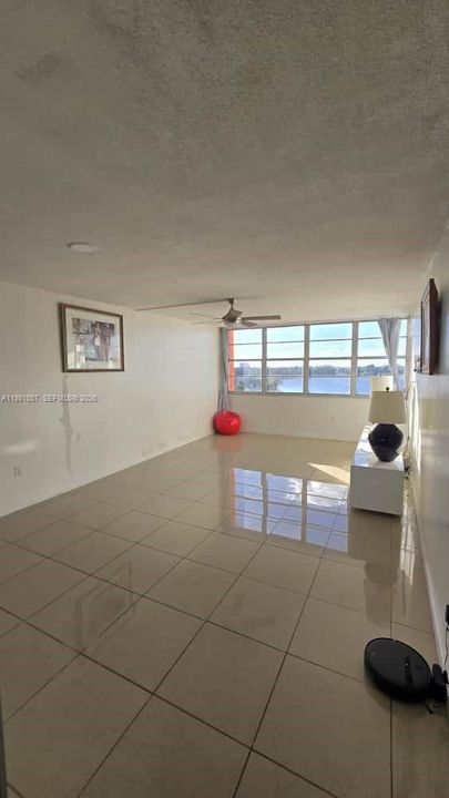 Activo con contrato: $154,000 (1 camas, 2 baños, 861 Pies cuadrados)