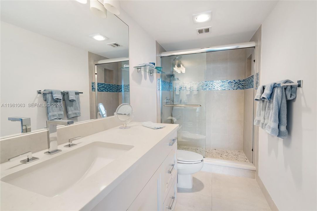 На продажу: $1,995,000 (2 спален, 2 ванн, 2010 Квадратных фут)