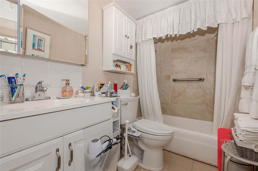 Activo con contrato: $253,000 (1 camas, 1 baños, 713 Pies cuadrados)