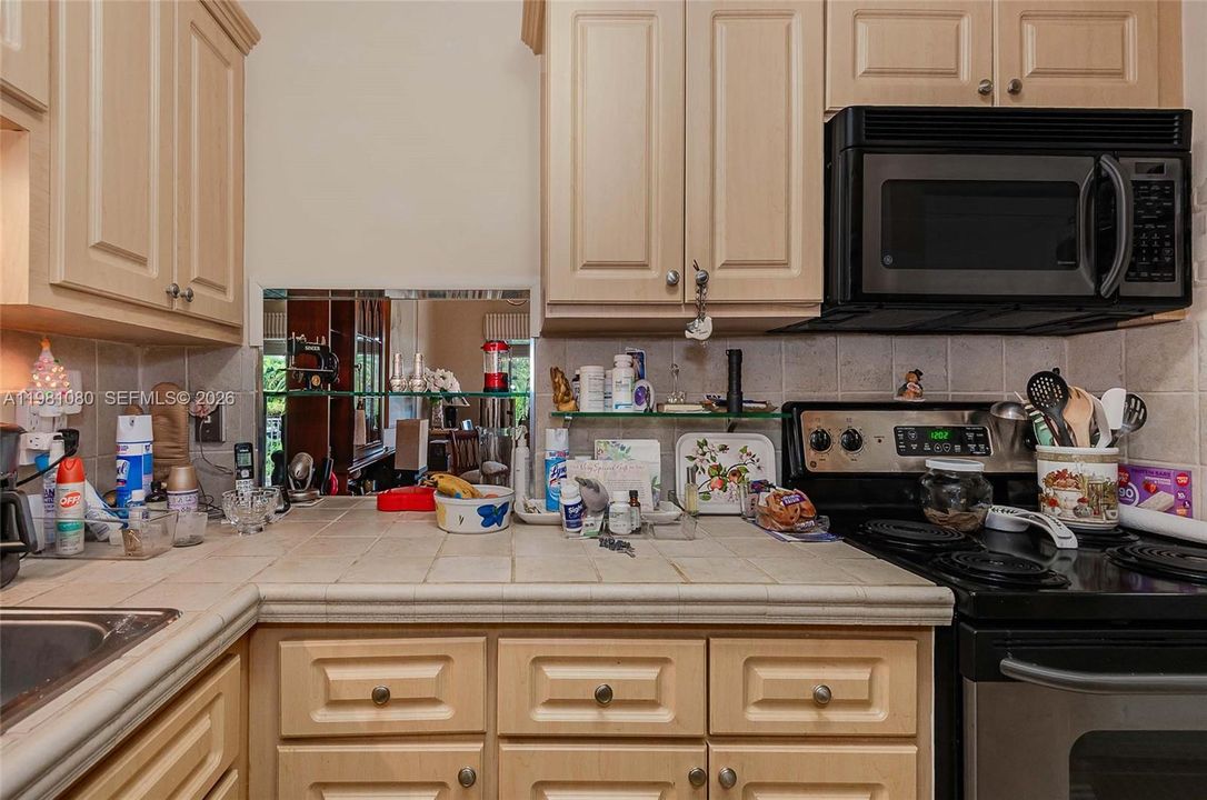 Activo con contrato: $253,000 (1 camas, 1 baños, 713 Pies cuadrados)