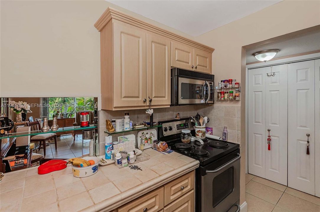 Activo con contrato: $253,000 (1 camas, 1 baños, 713 Pies cuadrados)