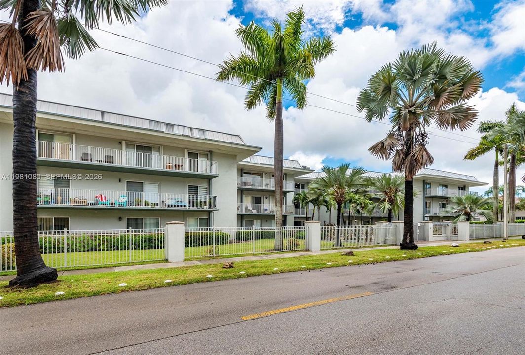 Activo con contrato: $253,000 (1 camas, 1 baños, 713 Pies cuadrados)