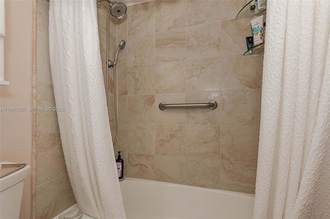 Activo con contrato: $253,000 (1 camas, 1 baños, 713 Pies cuadrados)