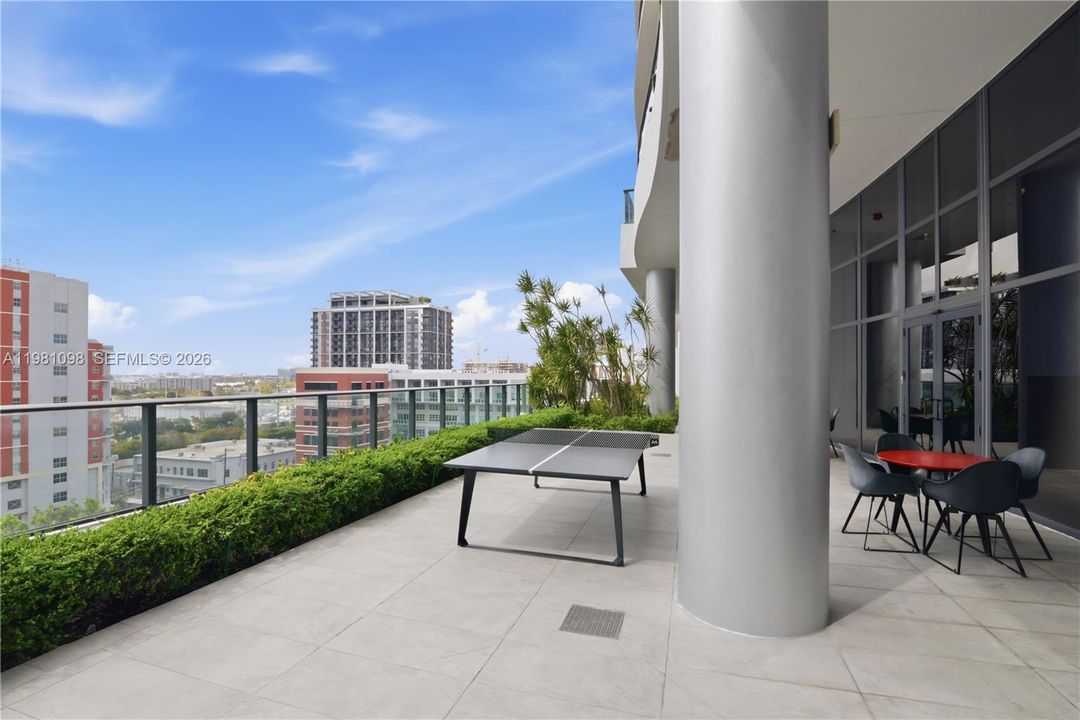 For Sale: $599,000 (2 beds, 2 baths, 1055 Square Feet)