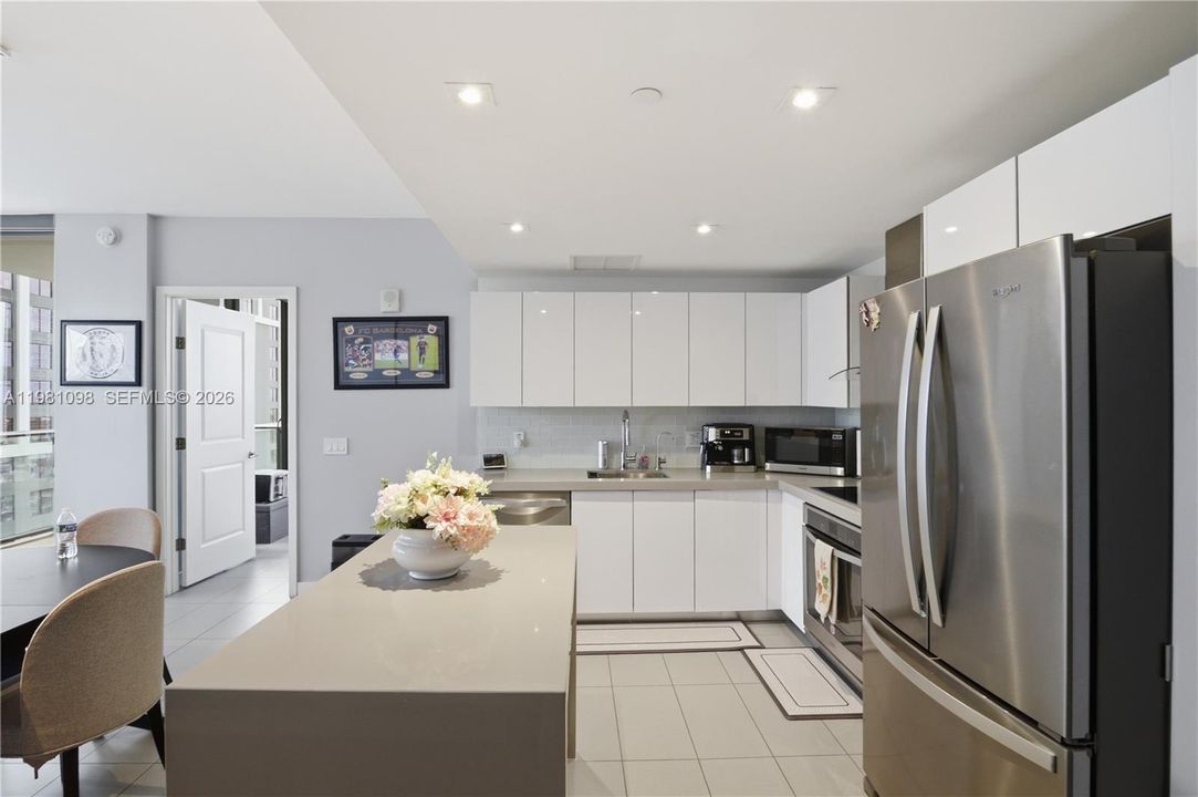 For Sale: $599,000 (2 beds, 2 baths, 1055 Square Feet)