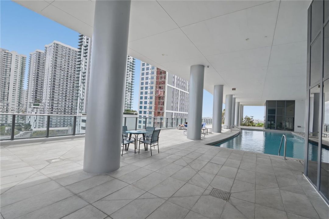 For Sale: $599,000 (2 beds, 2 baths, 1055 Square Feet)