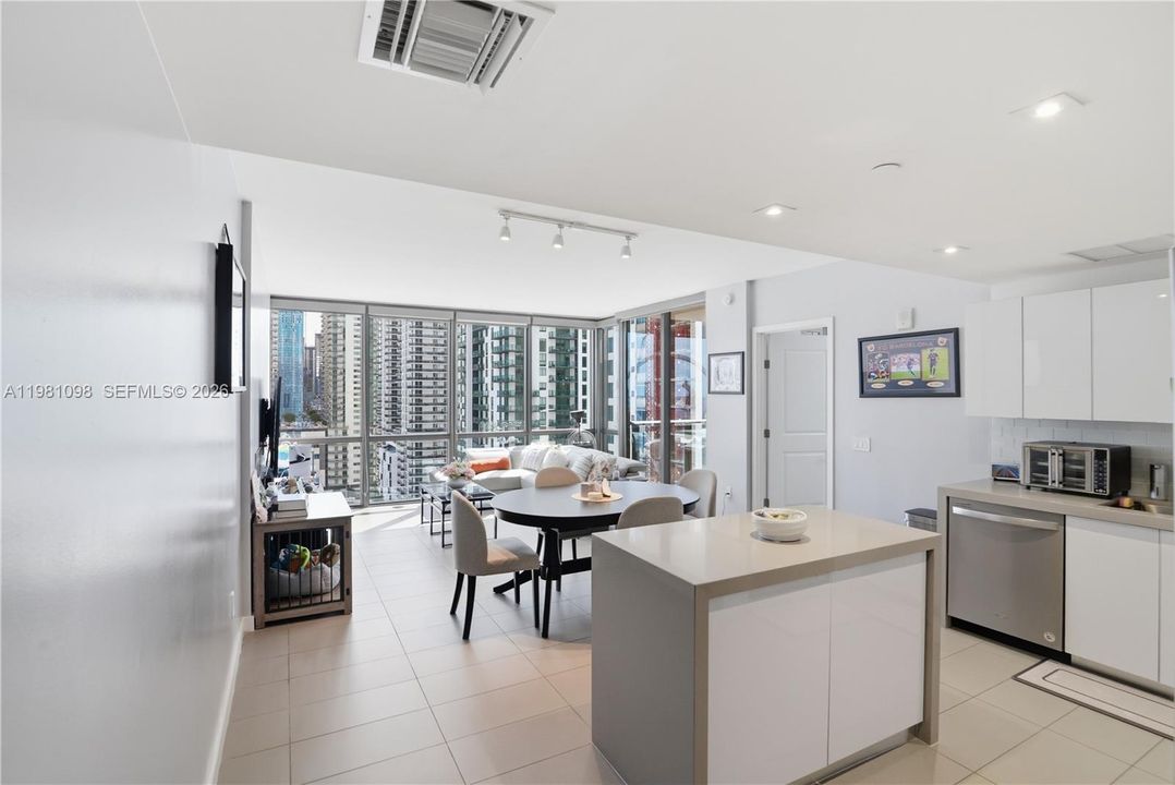 For Sale: $599,000 (2 beds, 2 baths, 1055 Square Feet)