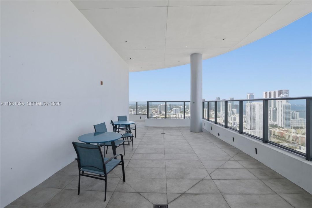 For Sale: $599,000 (2 beds, 2 baths, 1055 Square Feet)