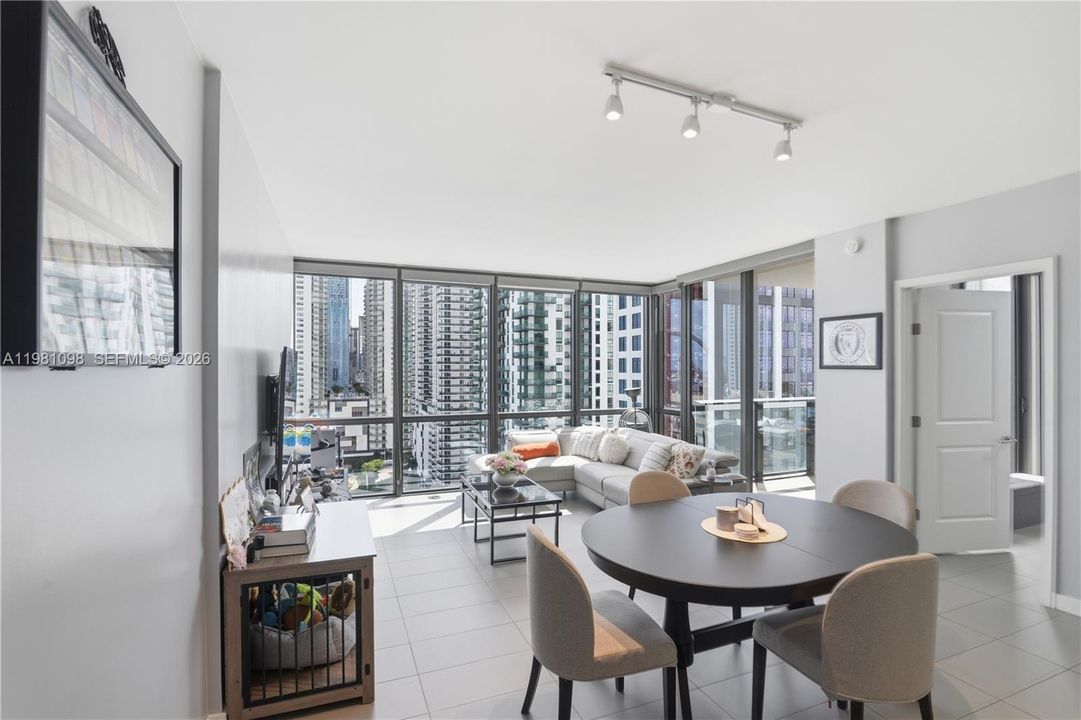 For Sale: $599,000 (2 beds, 2 baths, 1055 Square Feet)