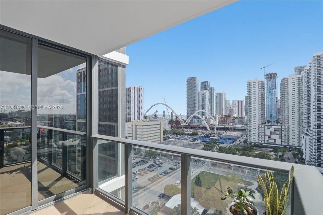 For Sale: $599,000 (2 beds, 2 baths, 1055 Square Feet)