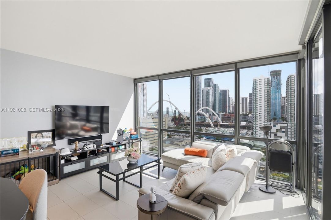 For Sale: $599,000 (2 beds, 2 baths, 1055 Square Feet)