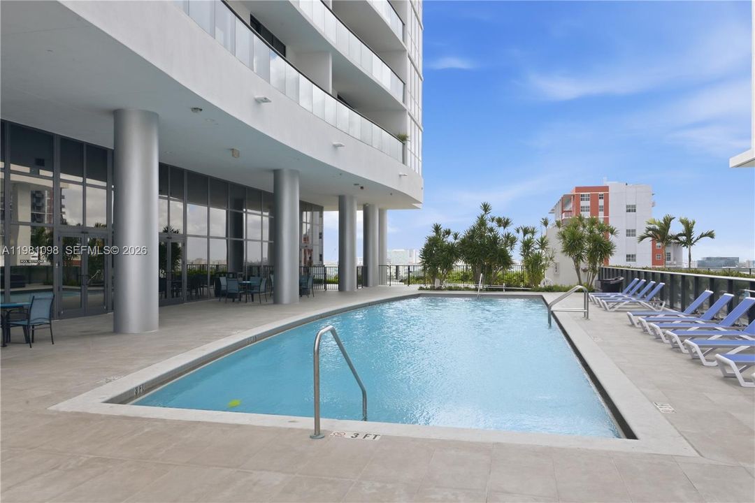 For Sale: $599,000 (2 beds, 2 baths, 1055 Square Feet)