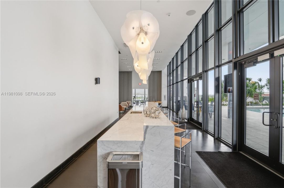 For Sale: $599,000 (2 beds, 2 baths, 1055 Square Feet)
