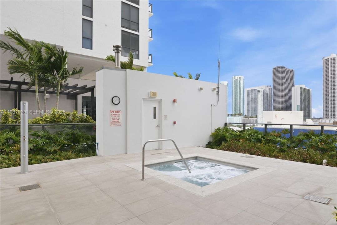 For Sale: $599,000 (2 beds, 2 baths, 1055 Square Feet)