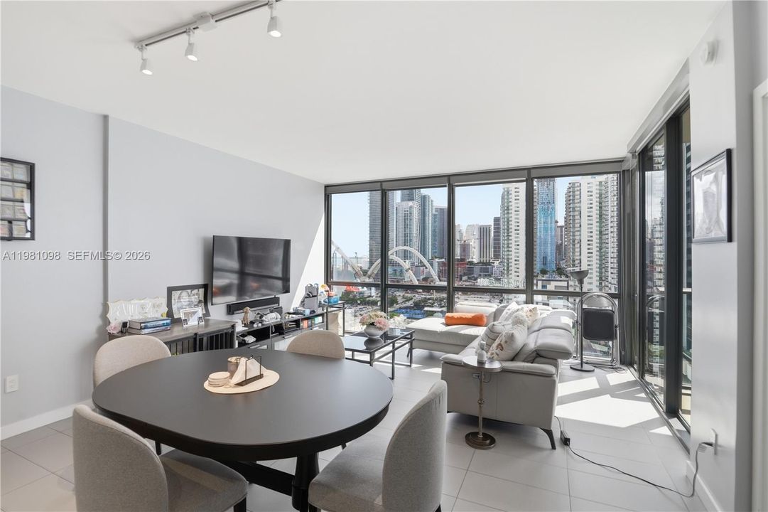 For Sale: $599,000 (2 beds, 2 baths, 1055 Square Feet)