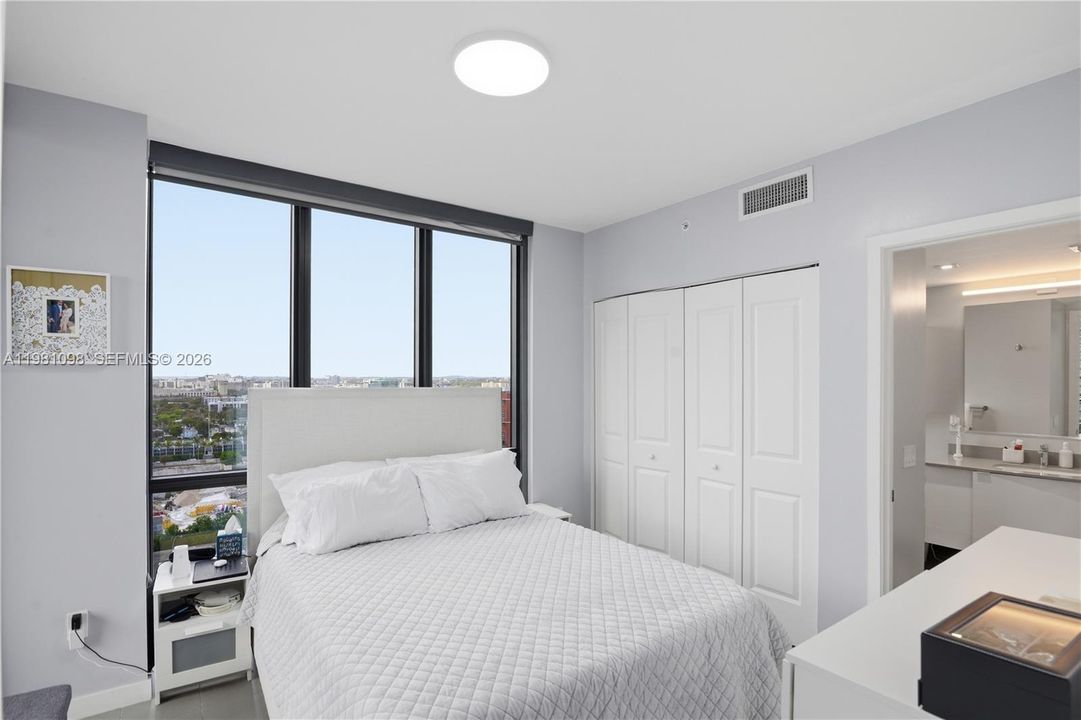 For Sale: $599,000 (2 beds, 2 baths, 1055 Square Feet)