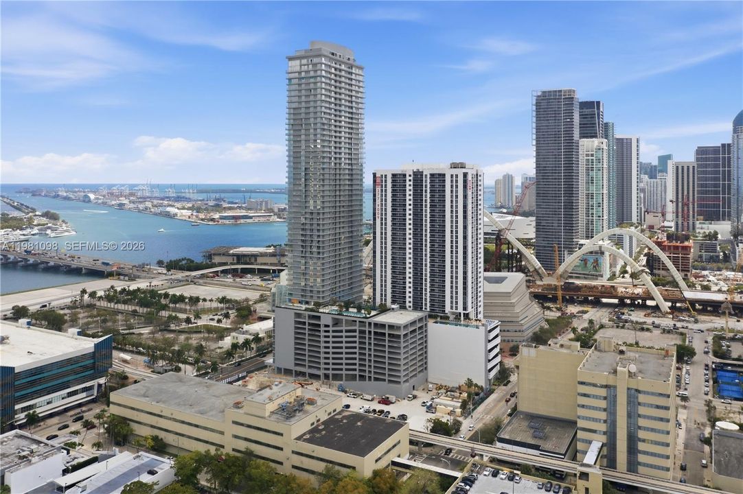 For Sale: $599,000 (2 beds, 2 baths, 1055 Square Feet)