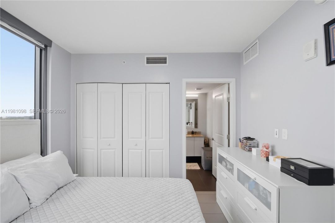 For Sale: $599,000 (2 beds, 2 baths, 1055 Square Feet)