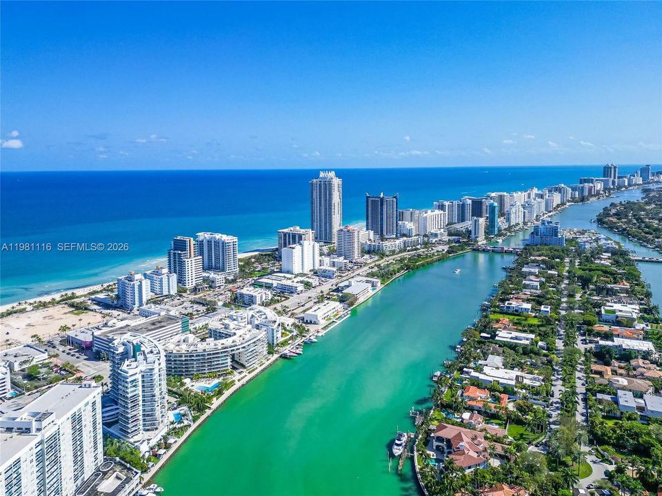 For Sale: $1,099,000 (2 beds, 2 baths, 1097 Square Feet)
