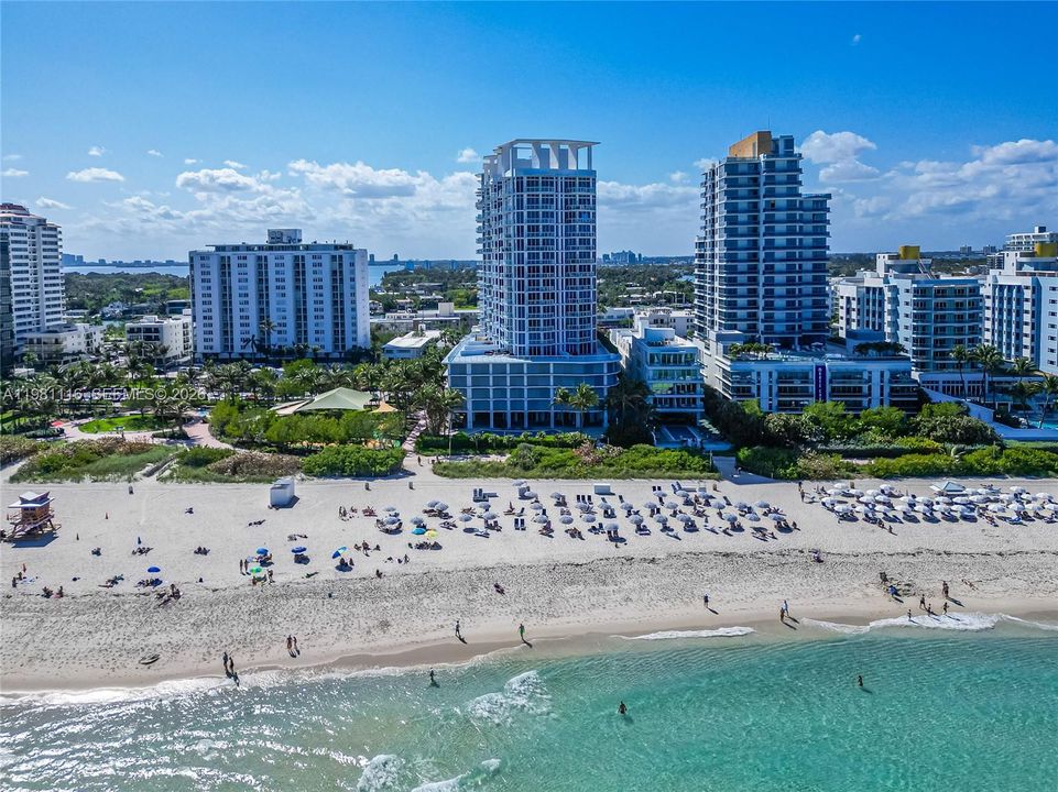 For Sale: $1,099,000 (2 beds, 2 baths, 1097 Square Feet)
