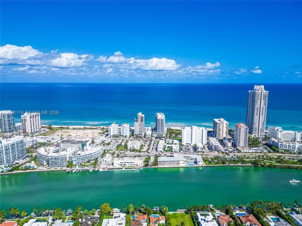 For Sale: $1,099,000 (2 beds, 2 baths, 1097 Square Feet)