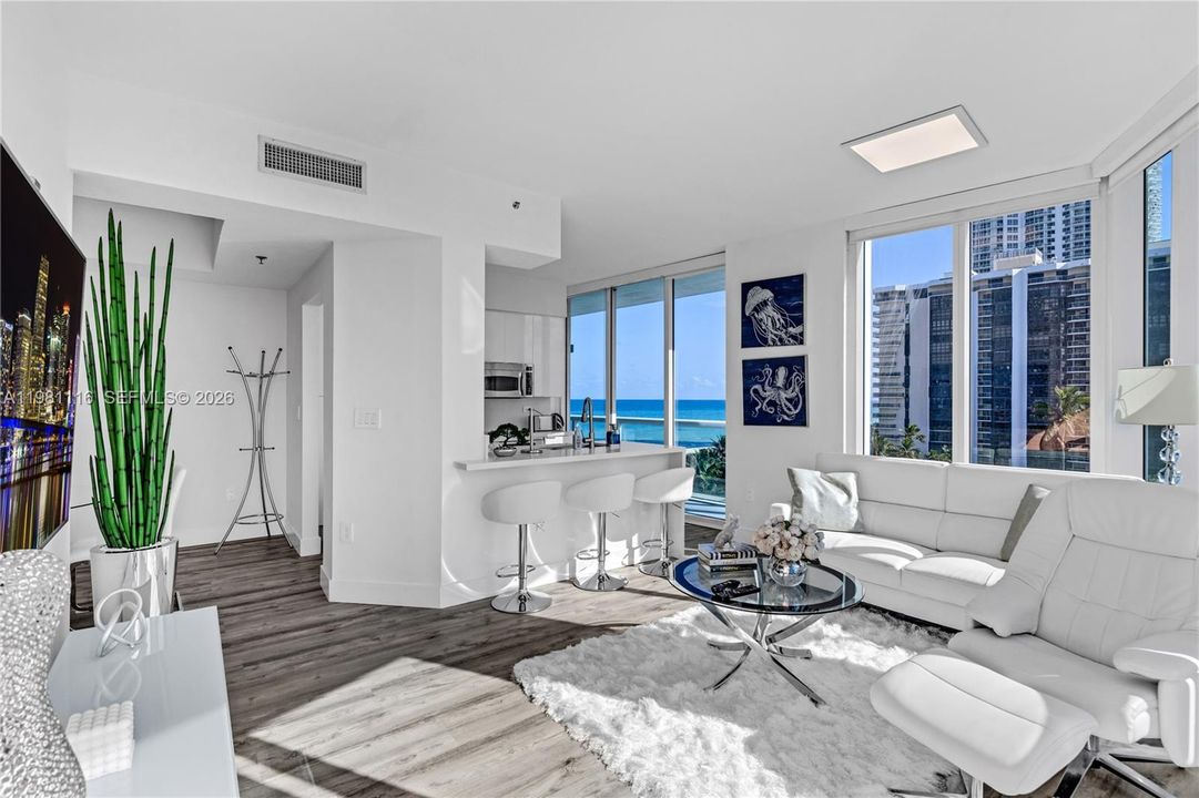 For Sale: $1,099,000 (2 beds, 2 baths, 1097 Square Feet)