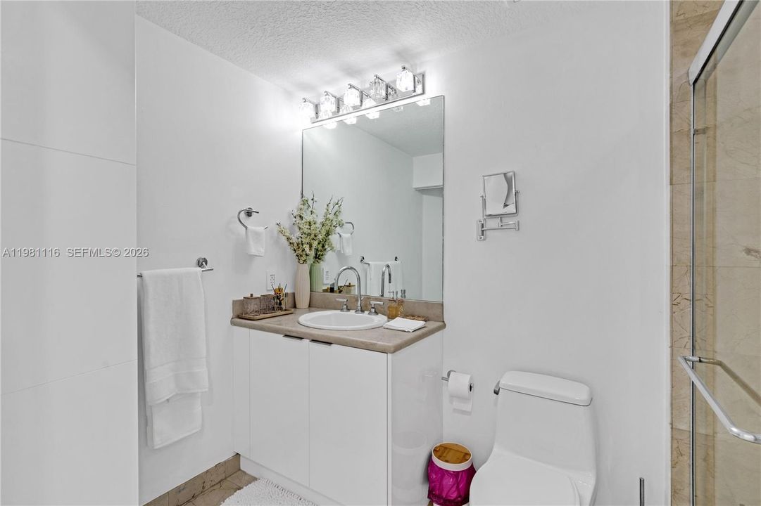For Sale: $1,099,000 (2 beds, 2 baths, 1097 Square Feet)